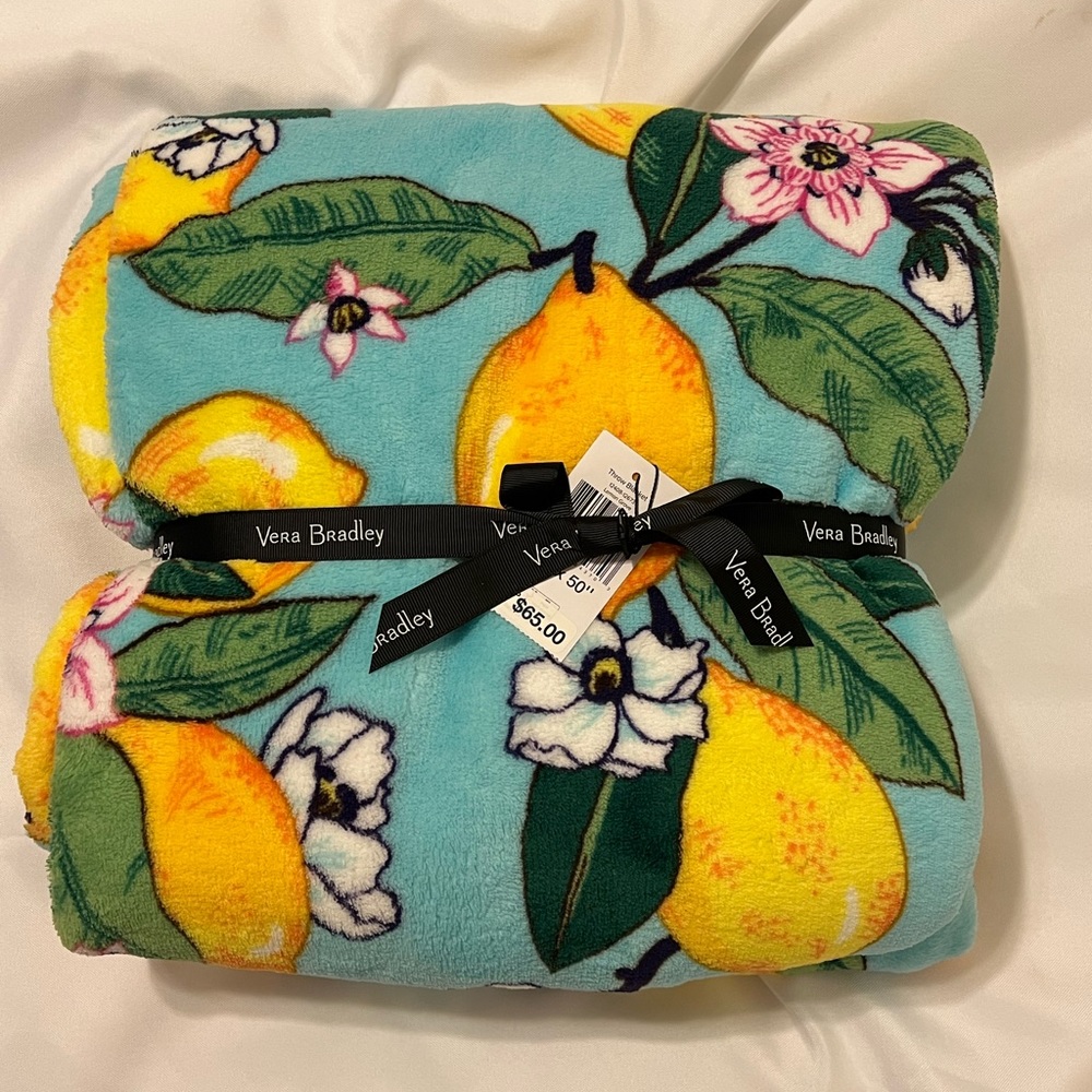 Vera Bradley Fleece Throw in Lemon Grove. NWT